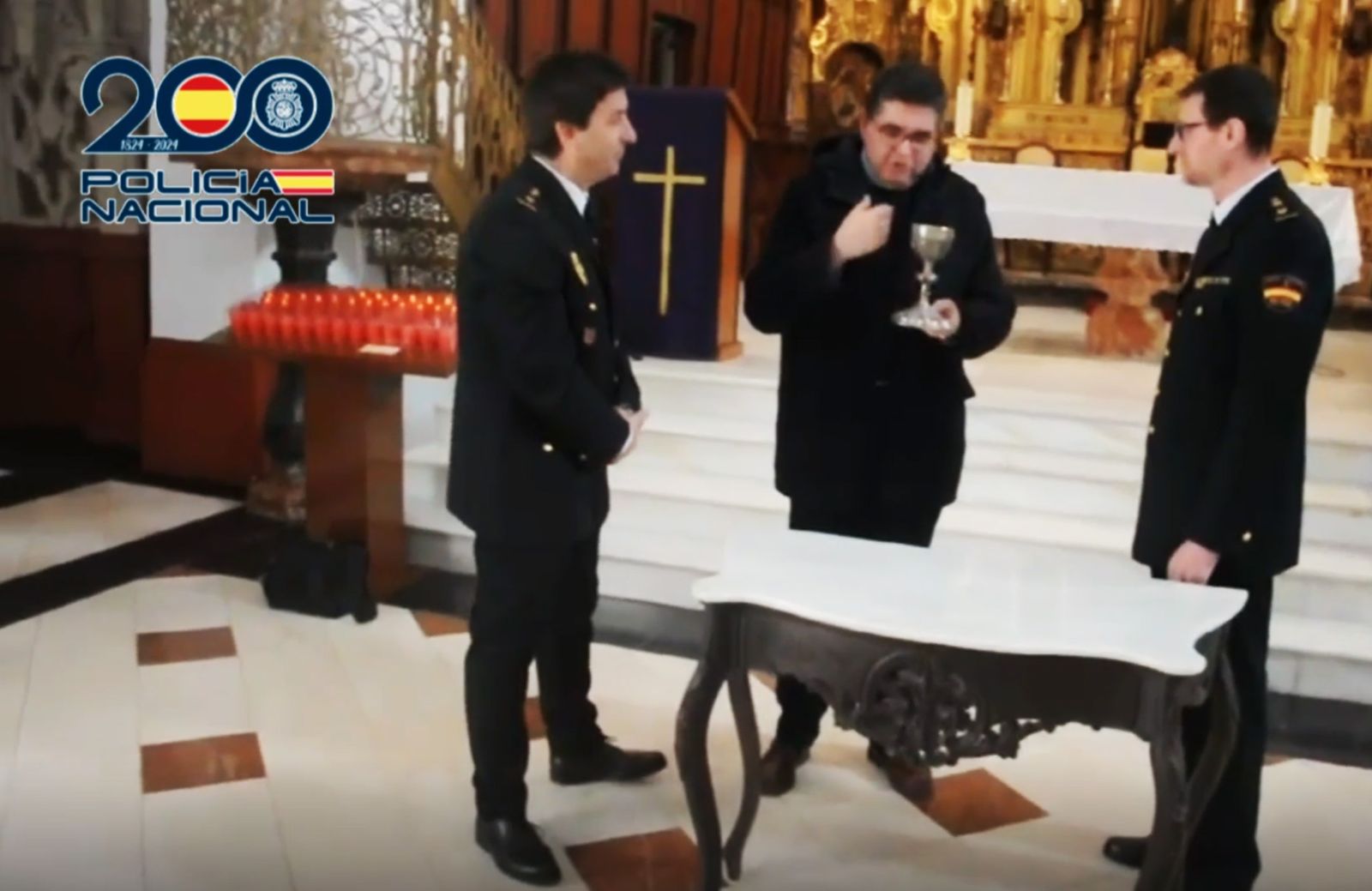 Entrega del cáliz recuperado de Écija