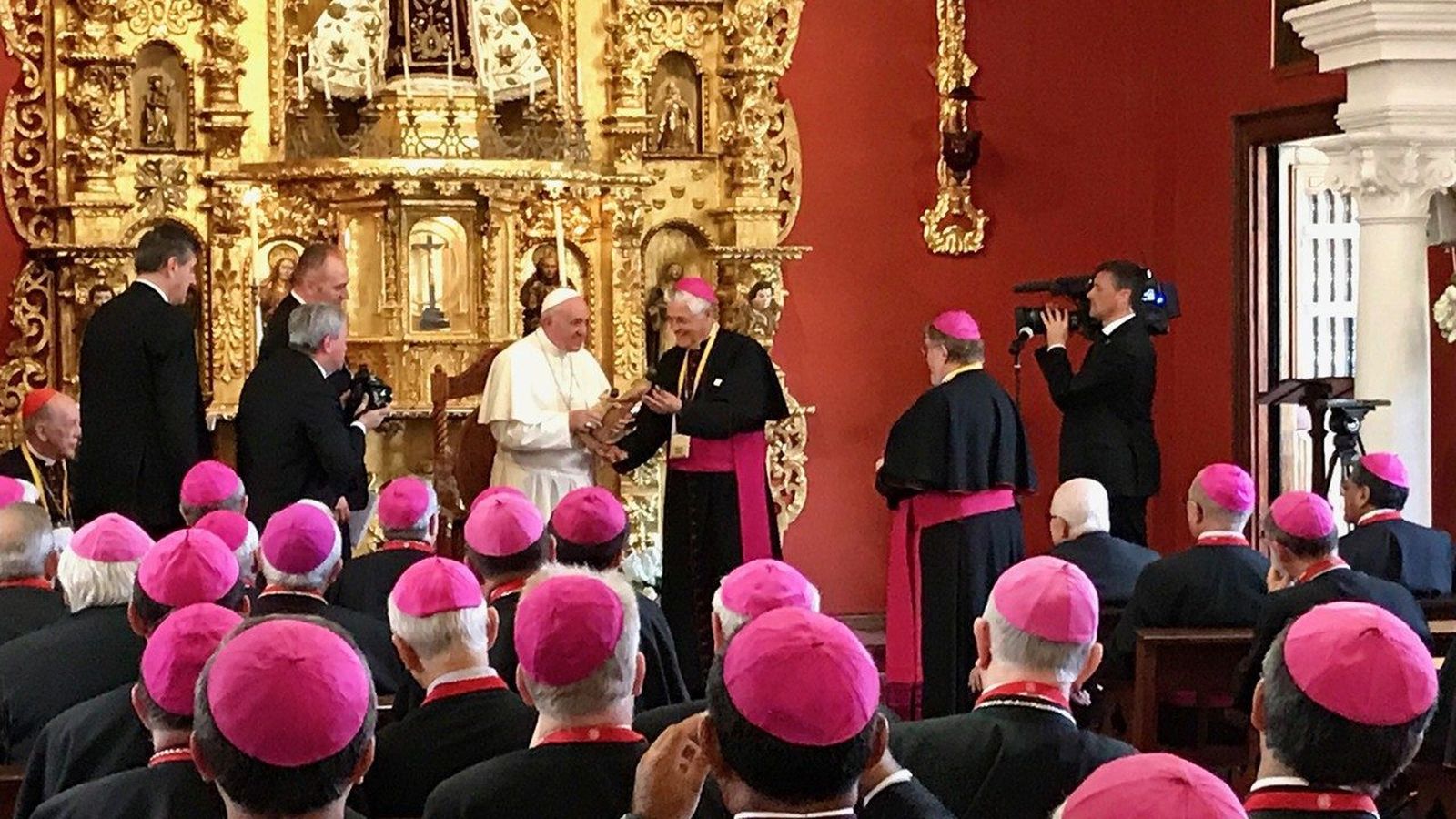 Francisco, con los obispos de Perú