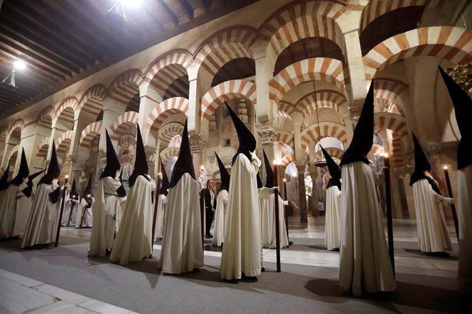 Procesiones en Semana Santa en la mezquita-catedral de Córdoba