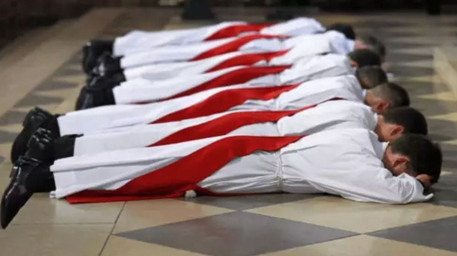 Crisis de ovaciones en las diócesis francesas