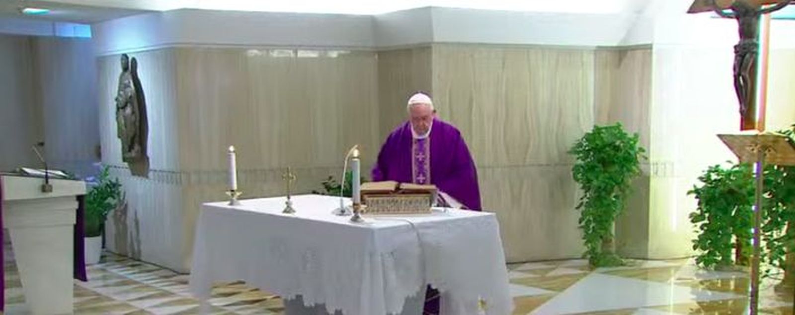 Francisco, en el altar