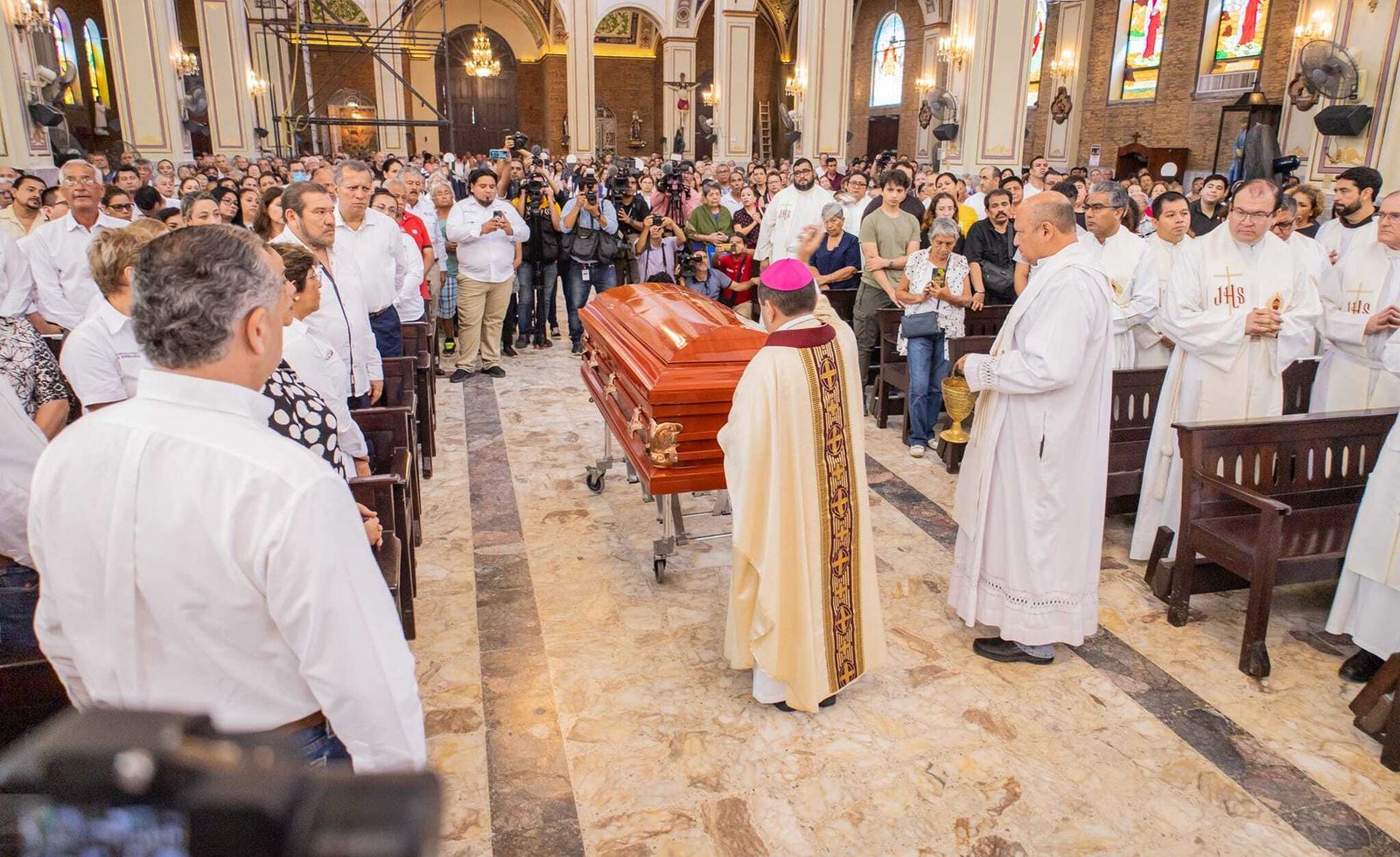 Ofrecen misa por los 11 fallecidos, tras el colapso de iglesia en México