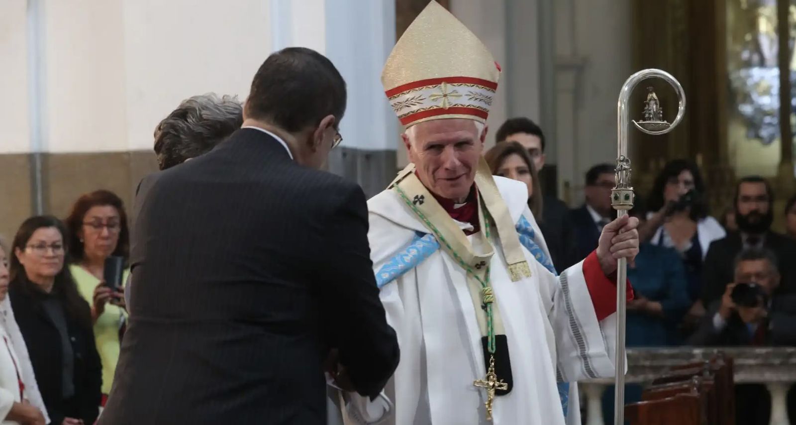 El arzobispo de Guatemala, con el nuevo presidente