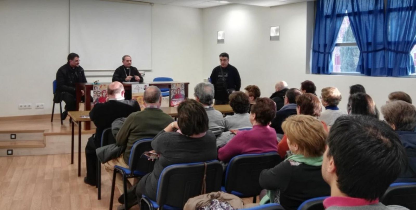 El obispo de Soria en un pueblo