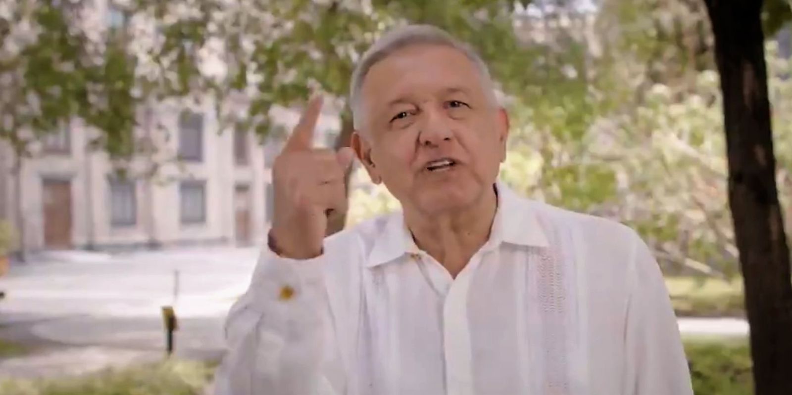 AMLO vuelve a colgarse de la sotana papal: "Ayudar a los pobres no es comunismo, es el centro del Evangelio”