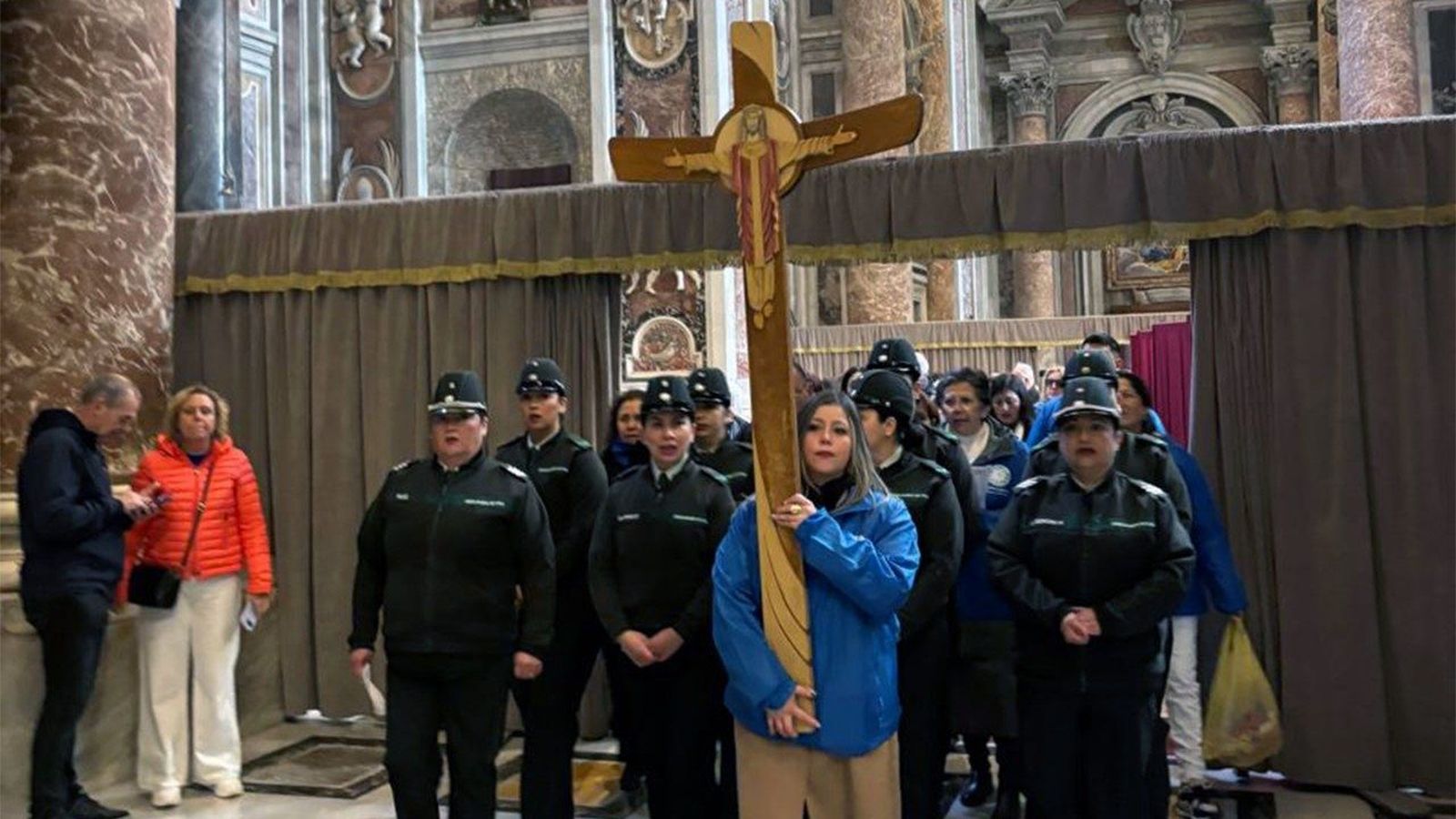Jeanette, con la cruz del Jubileo
