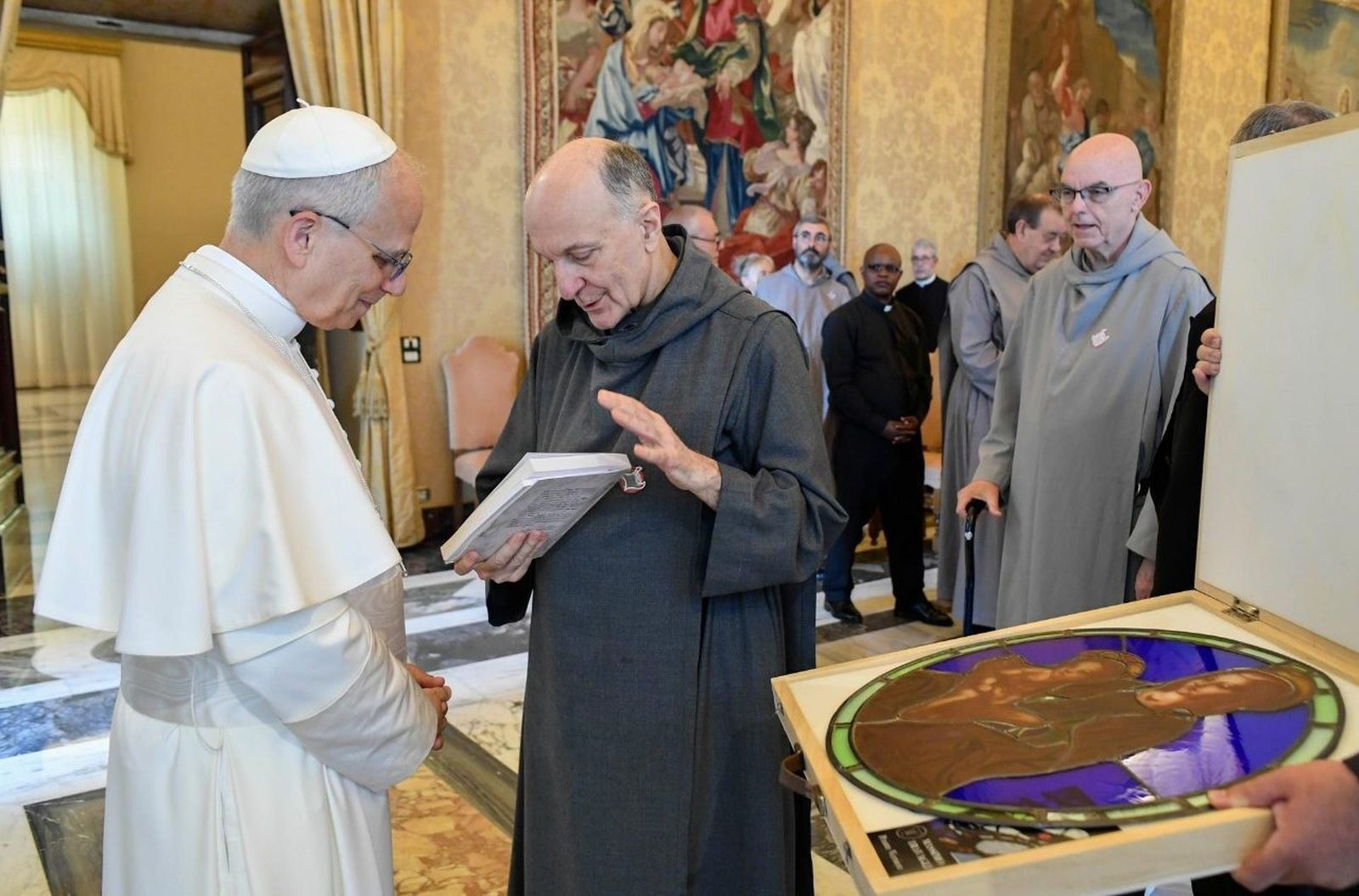 León XIV recibe a los participantes en los capítulos generales