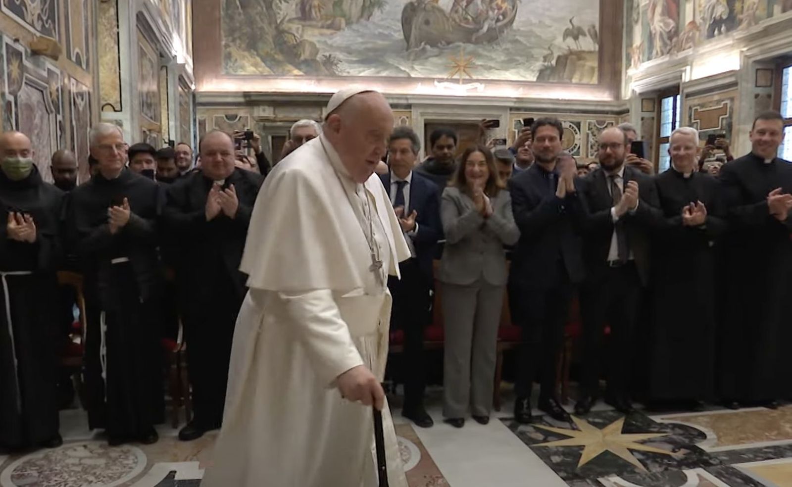 Francisco, llegando a la audiencia