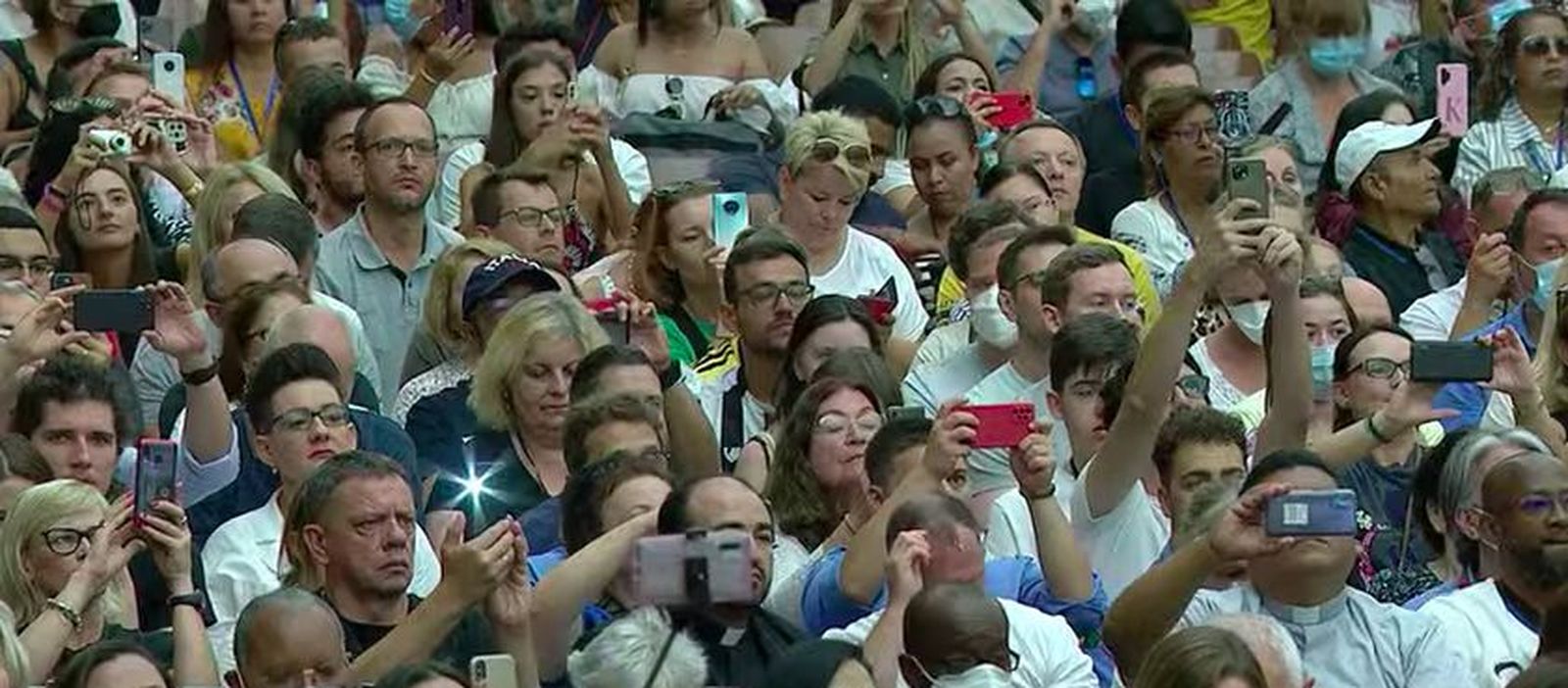 Fieles esperan al Papa en el Aula Pablo VI