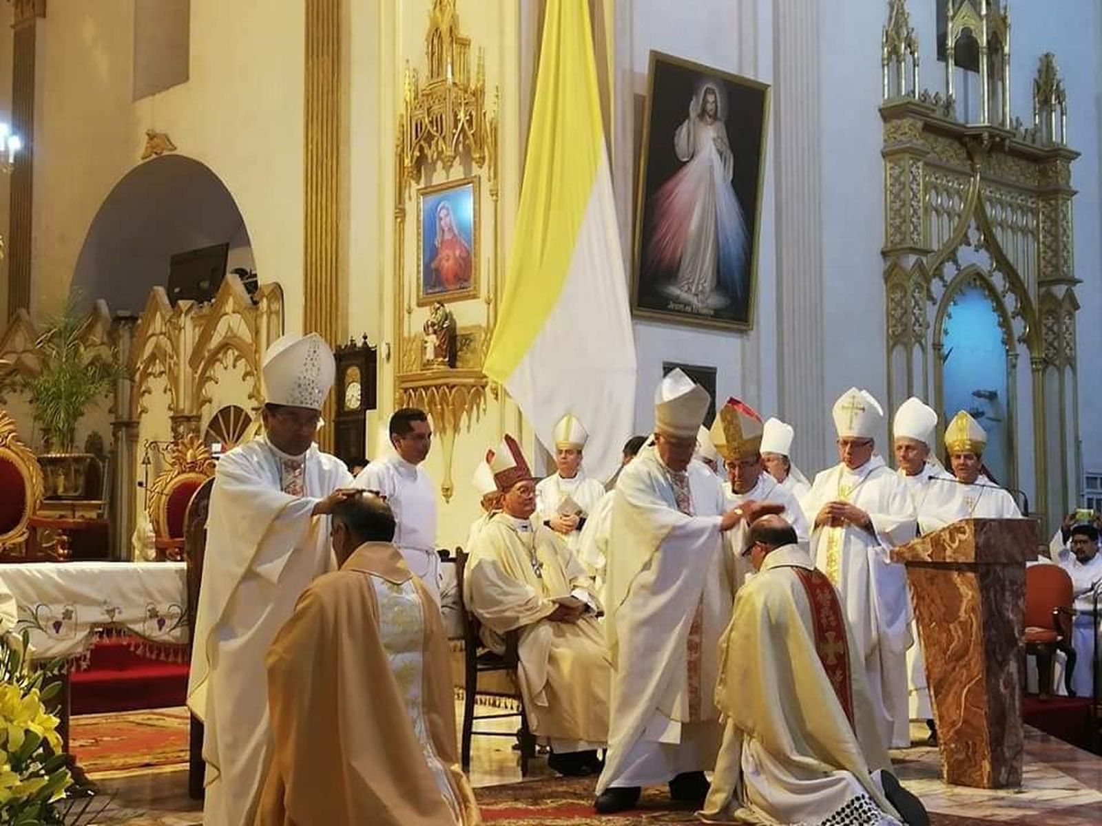 La celebración de la ordenación tuvo lugar en la catedral de San Sebastián de Cochabamba