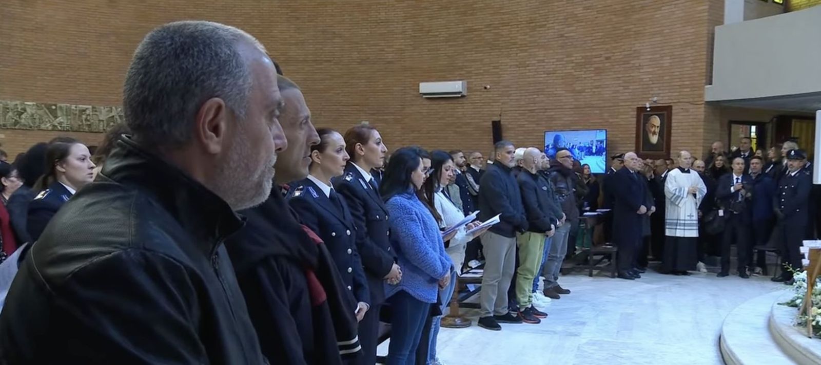 Internos y personal de Rebibbia, juntos en la apertura de la Puerta Santa