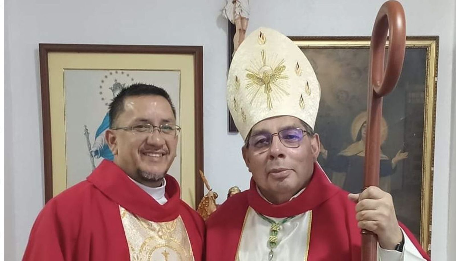 El arzobispo de Quito y Jimmy Mogrovejo