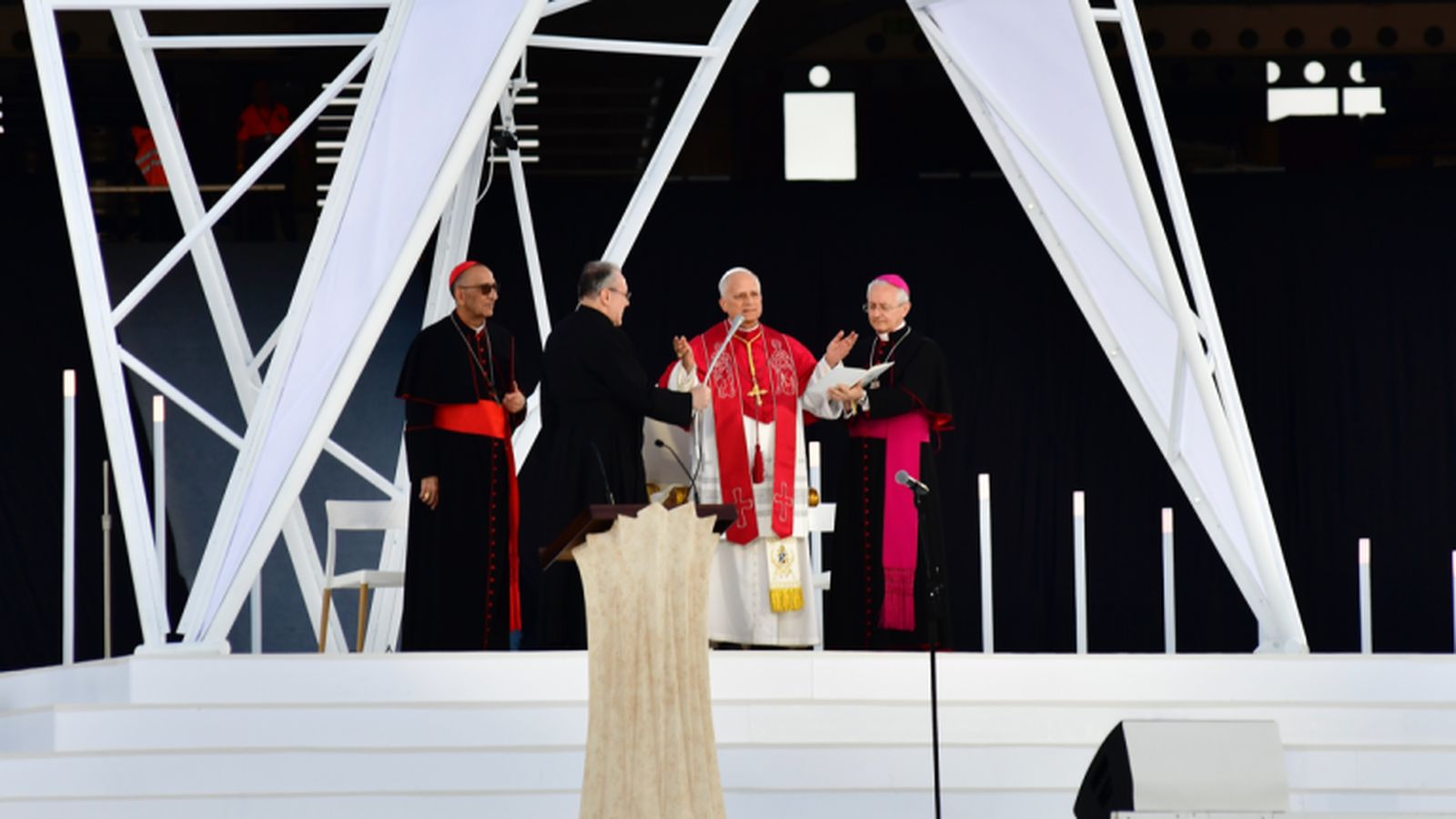 Serrano formó parte de la comitiva que acompañó al Papa durante su viaje apostólico.