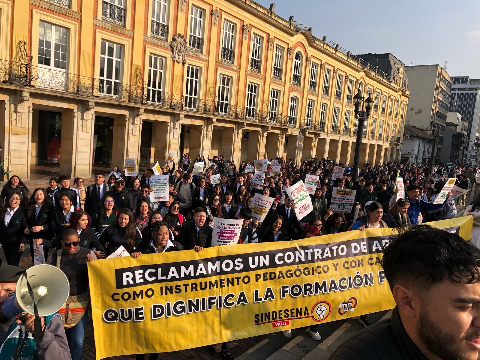 Protesta de estudiantes en formacion laboral SENA