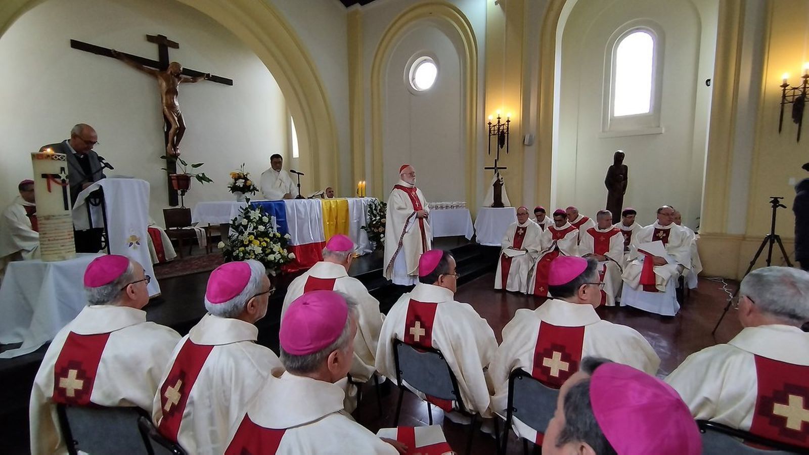 Obispos abren debate sobre educación chilena: ¿igualdad de género o pluralidad educativa?
