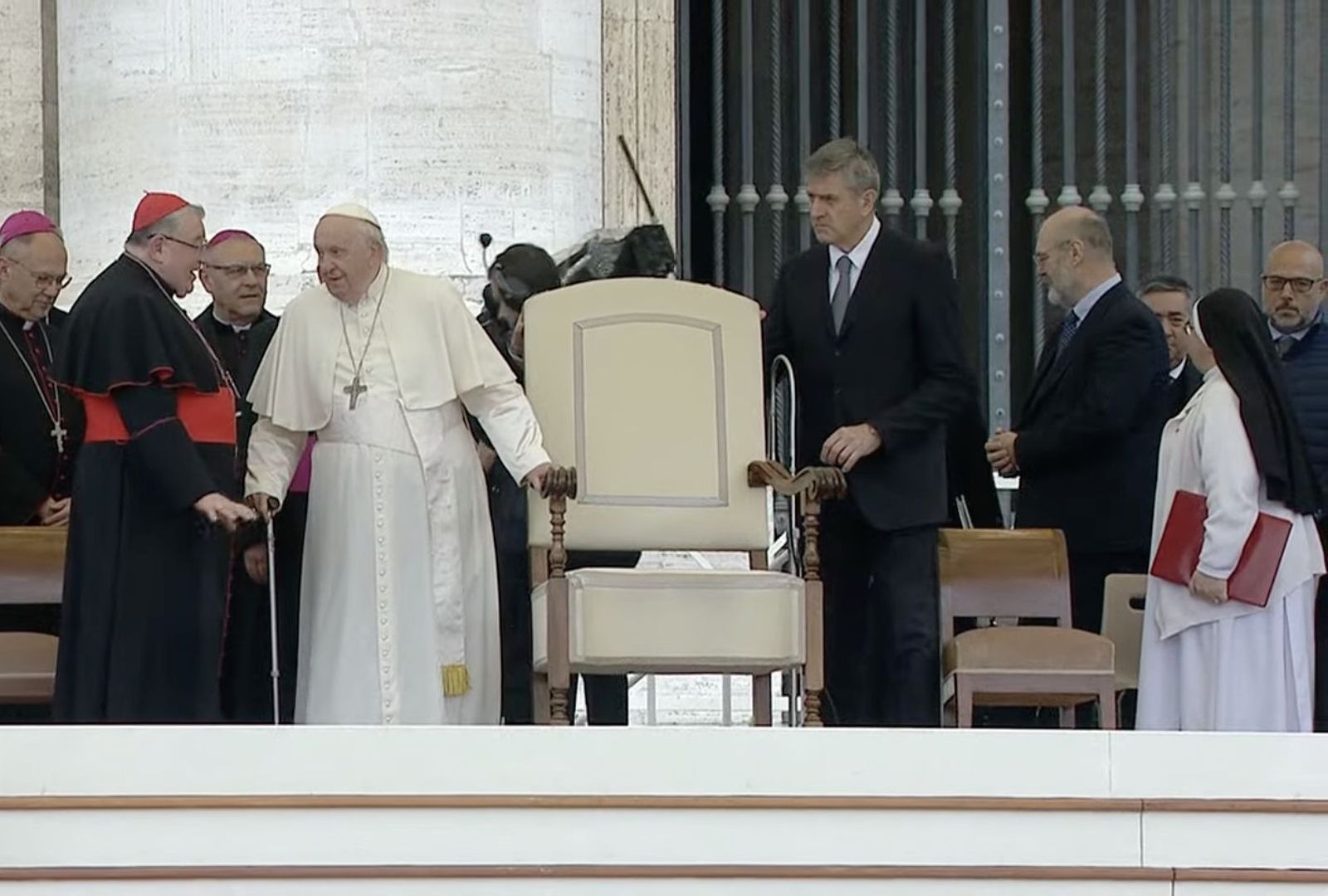 Francisco, a su llegada a la audiencia general en la plaza de san Pedro