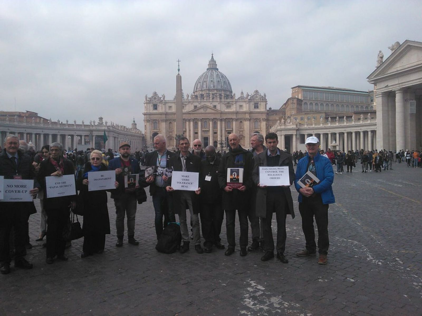 Las víctimas exigen a la Iglesia la inmediata expulsión de abusadores y encubridores