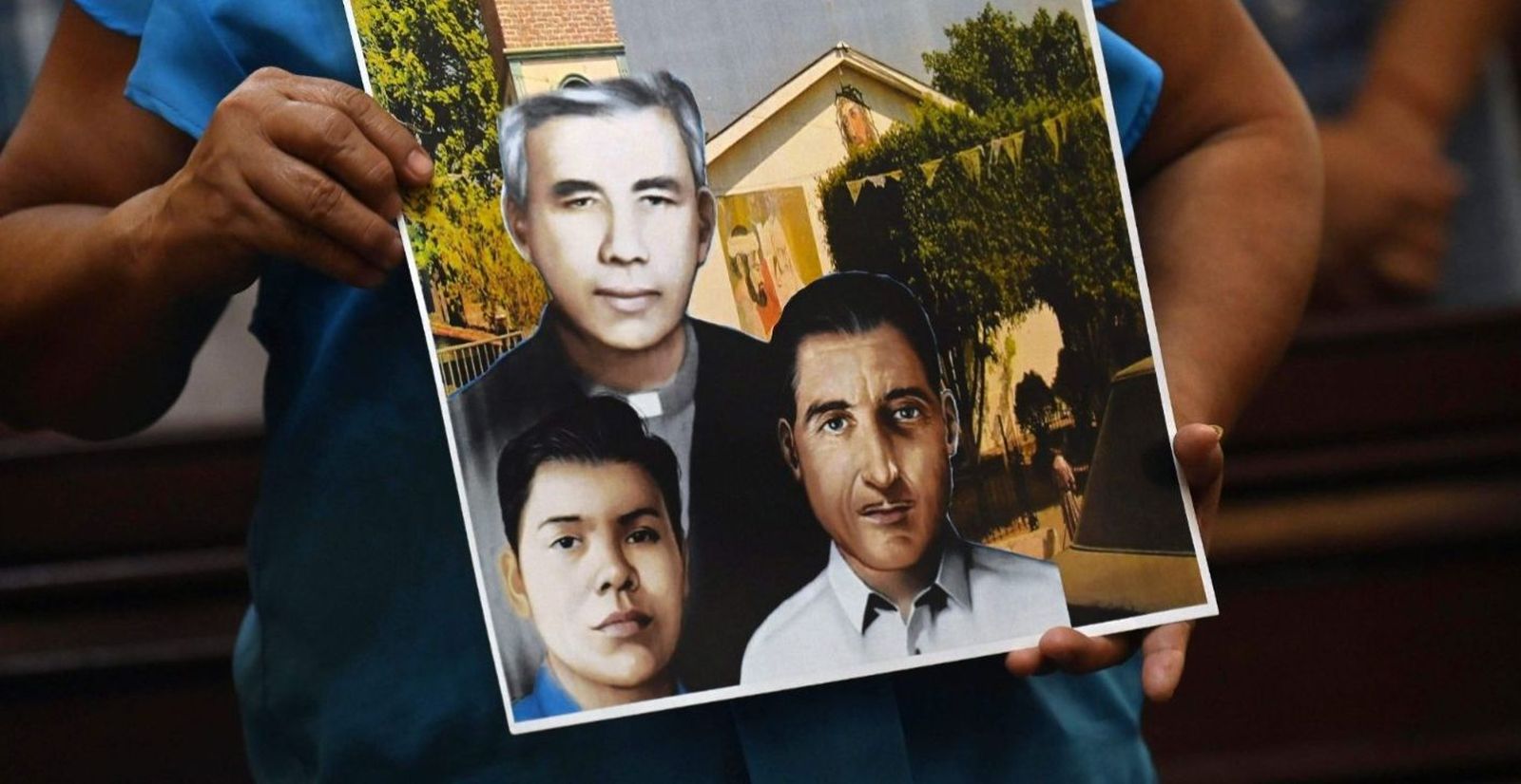 Rutilio Grande y sus compañeros asesinados, en un cartel