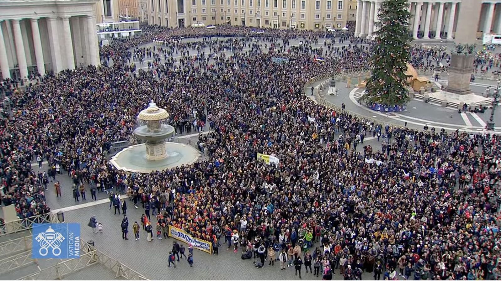 Peregrinos en la plaza de San Pedro