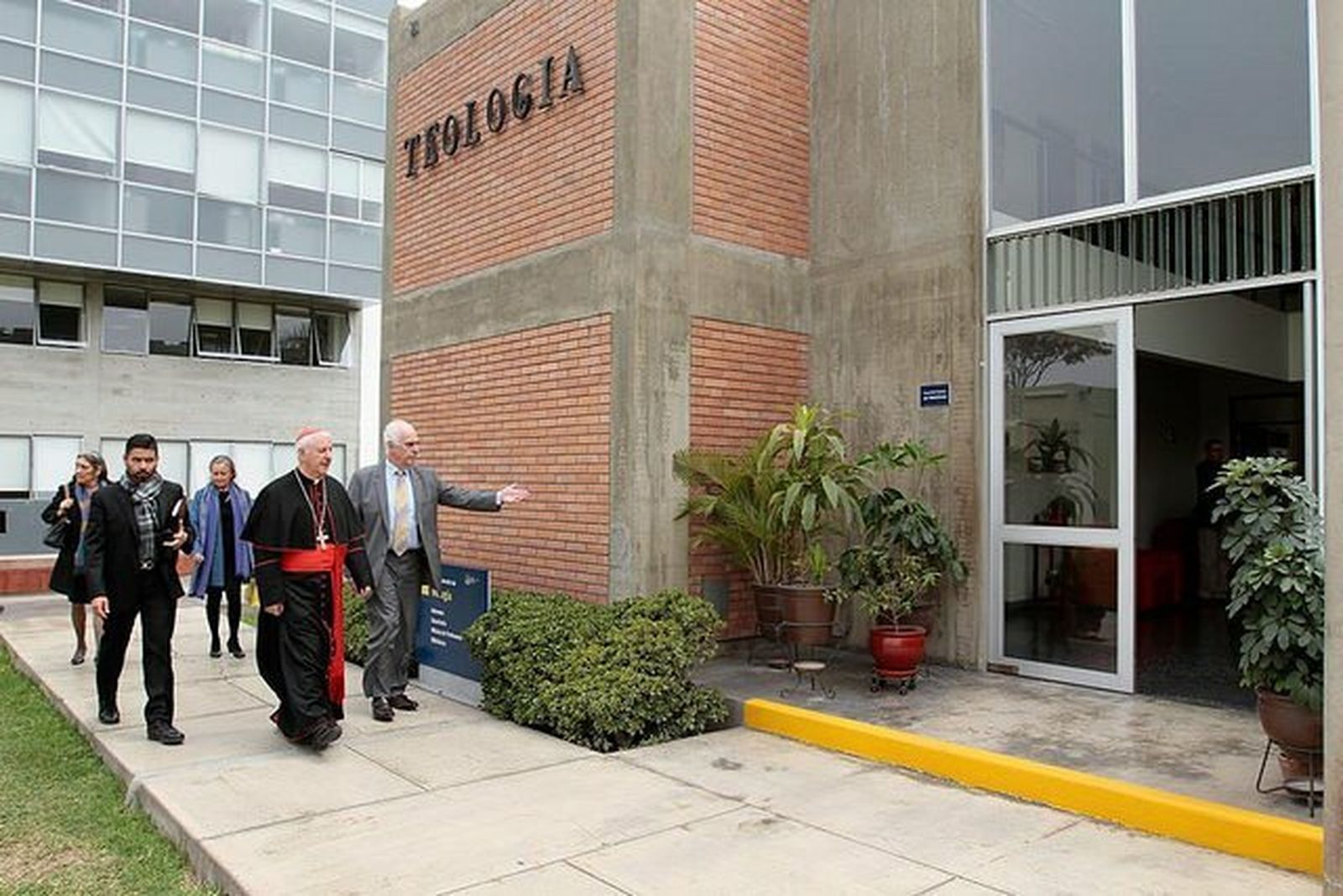 El cardenal Versaldi, en su visita a la PUCP en septiembre 2016