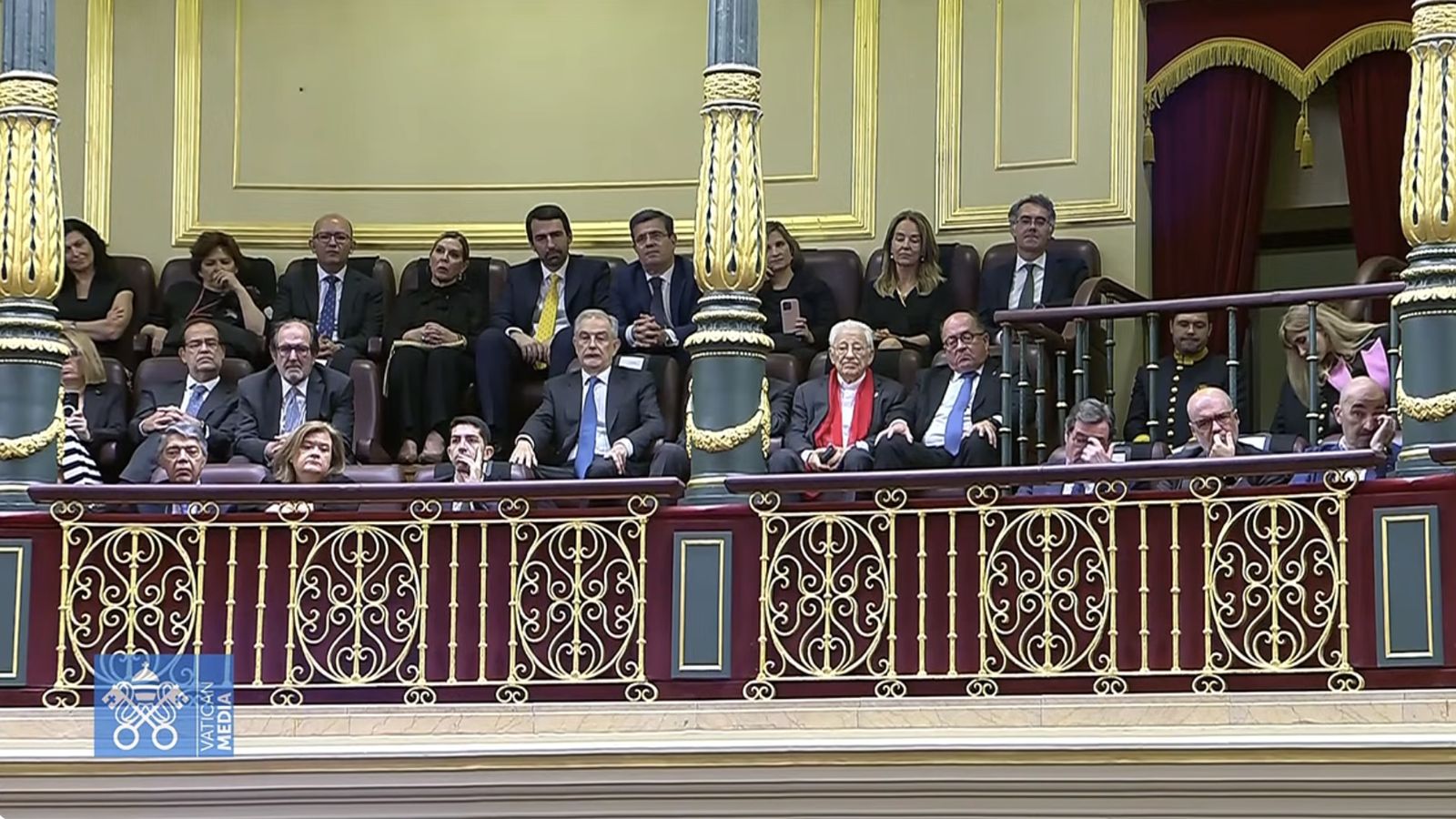 El Padre Ángel sigue la intervención del Papa en el Congreso