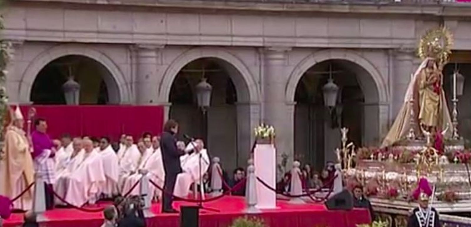 Osoro escucha a Almeida renovar el Voto de la Villa a la Virgen de La Almudena