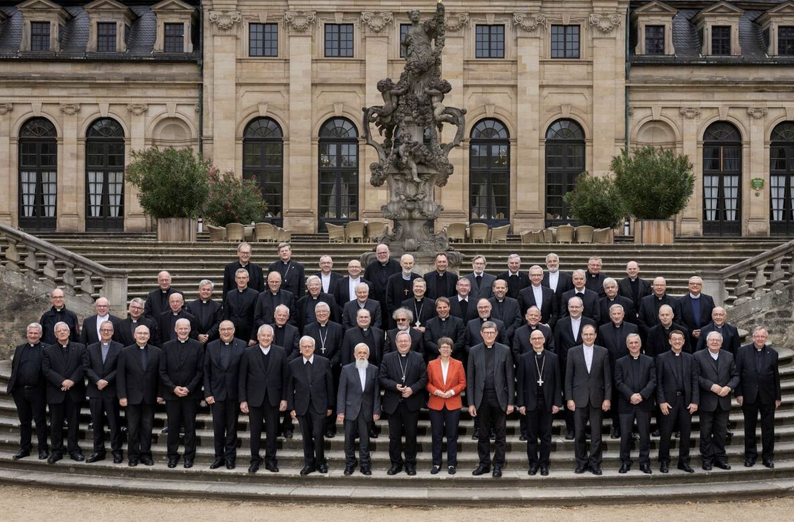 Los obispos alemanes, con la secretaria general de la Conferencia Epsicopal