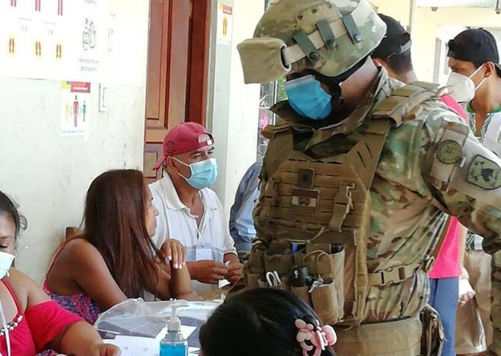 Militar durante las elecciones. La Paz