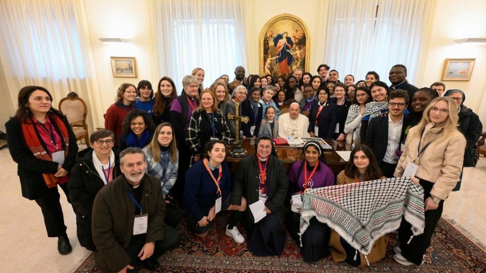 Francisco con miembros de Talitha Kum