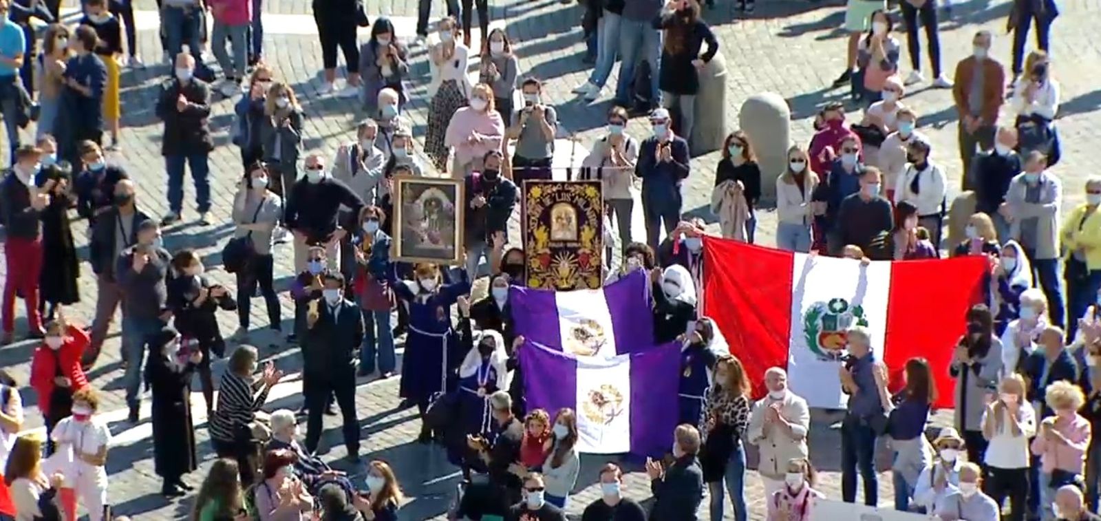Peruanos en el ángelus