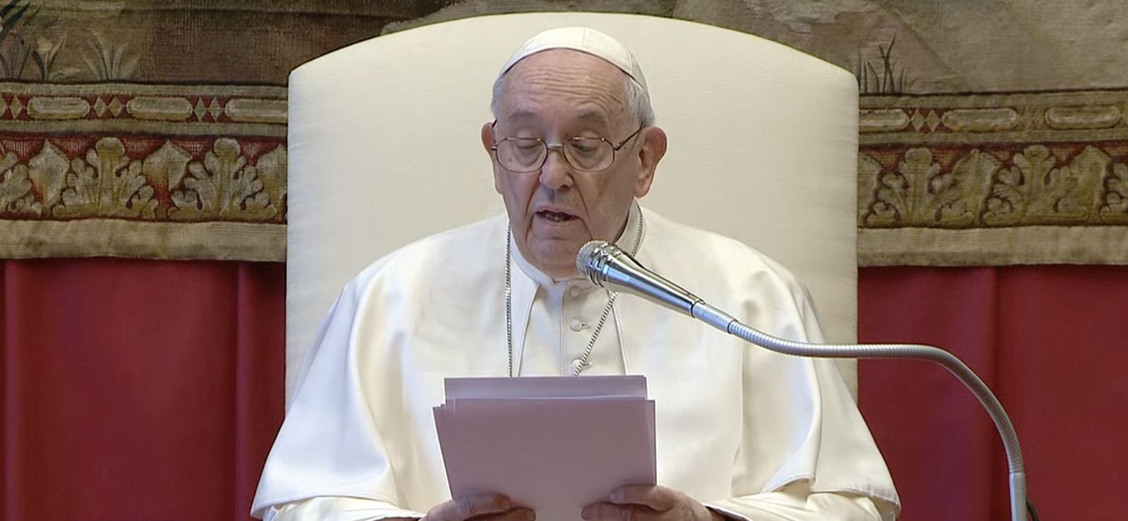 Francisco se dirige a la Curia