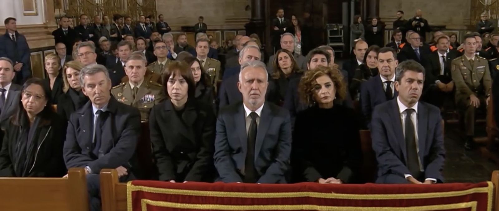 Los políticos, en primera fila