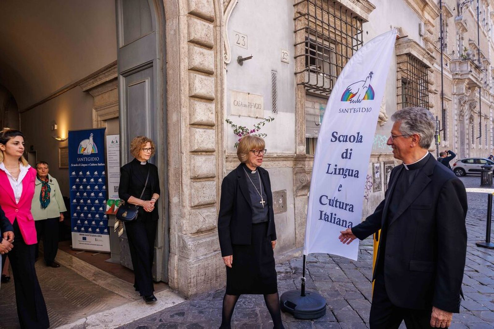 Mullaly es recibida en la sede de la organización