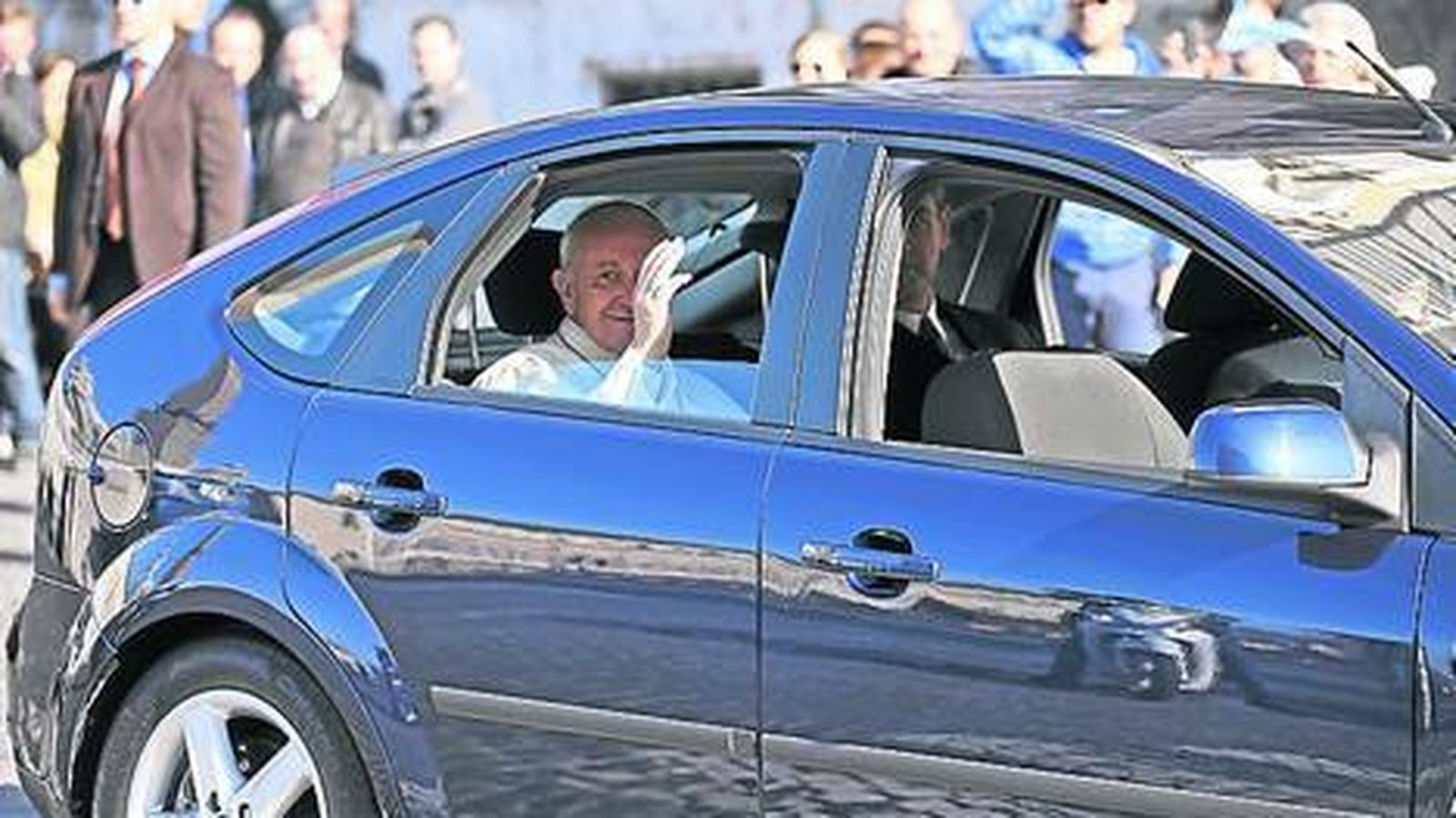 Francisco, en coche sin escolta