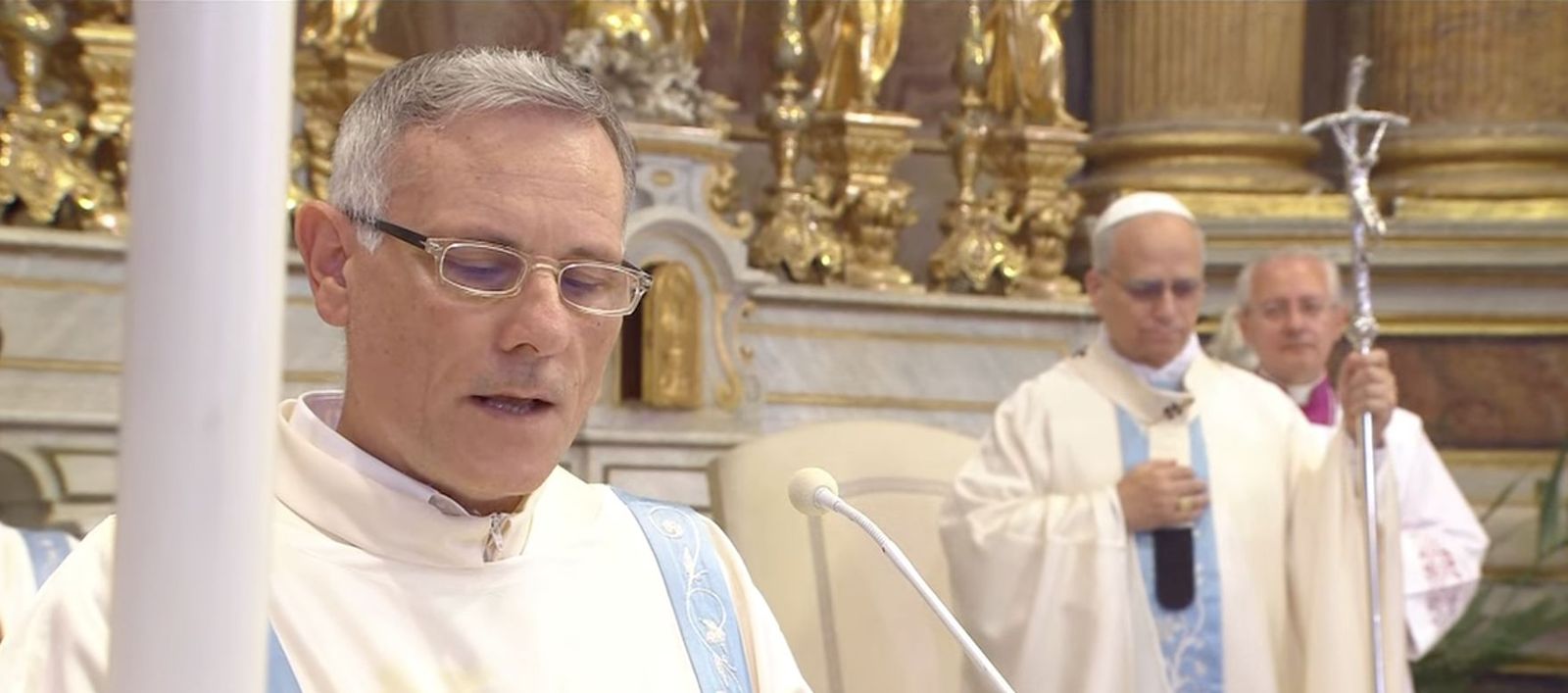 Prevost escucha el Evangelio en Castel Gandolfo