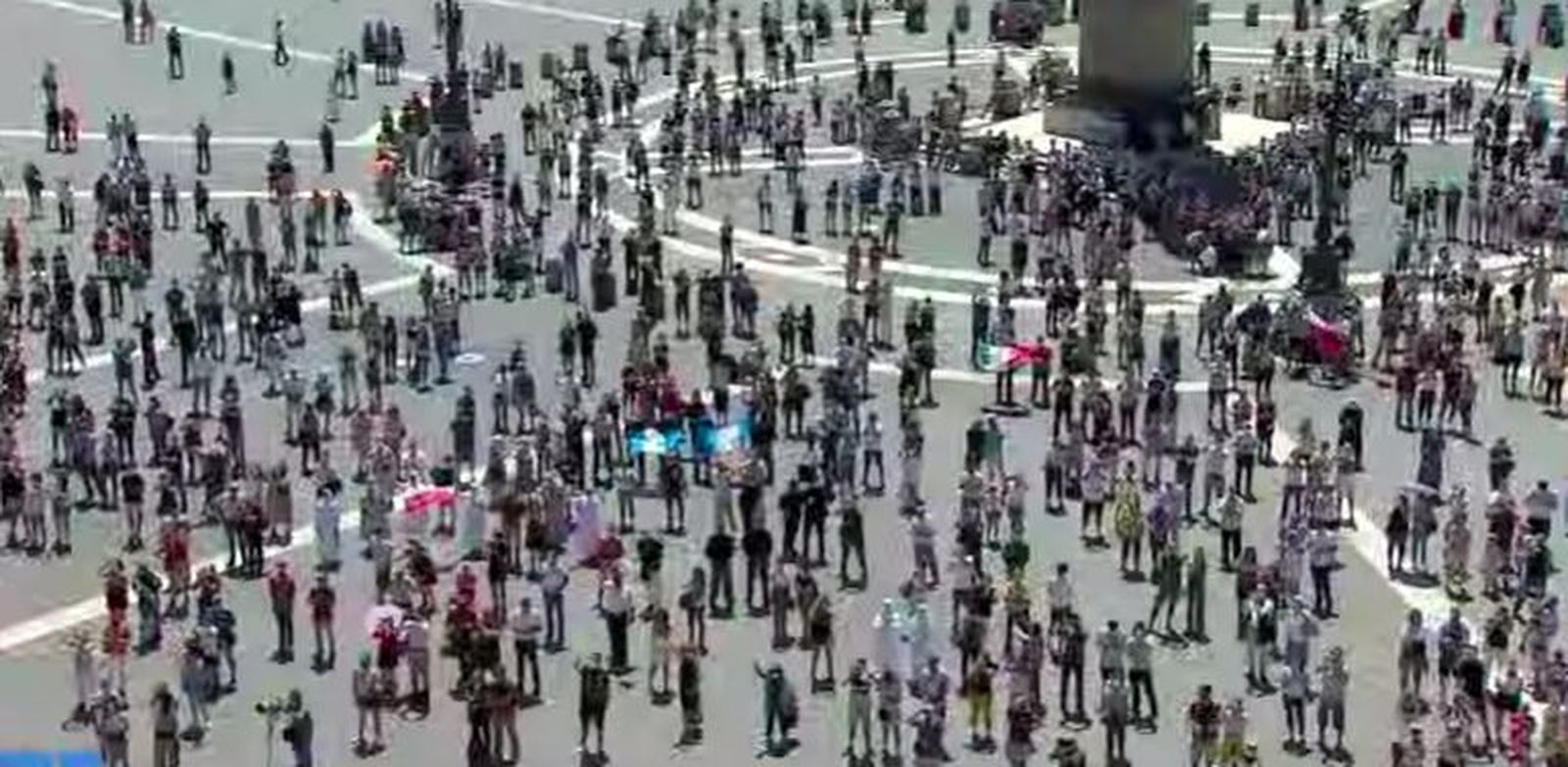 Fieles en la plaza de San Pedro