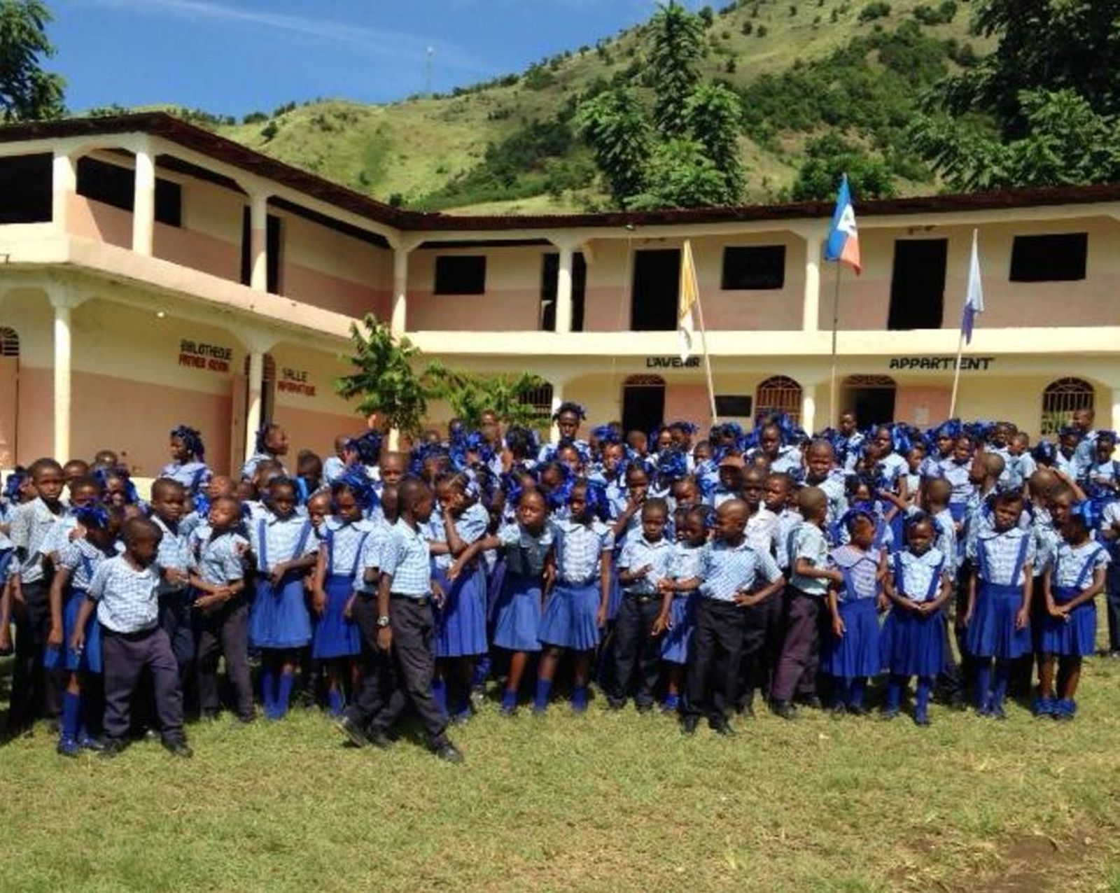 Alumnos de una escuela de la diócesis haitiana de Jérémie