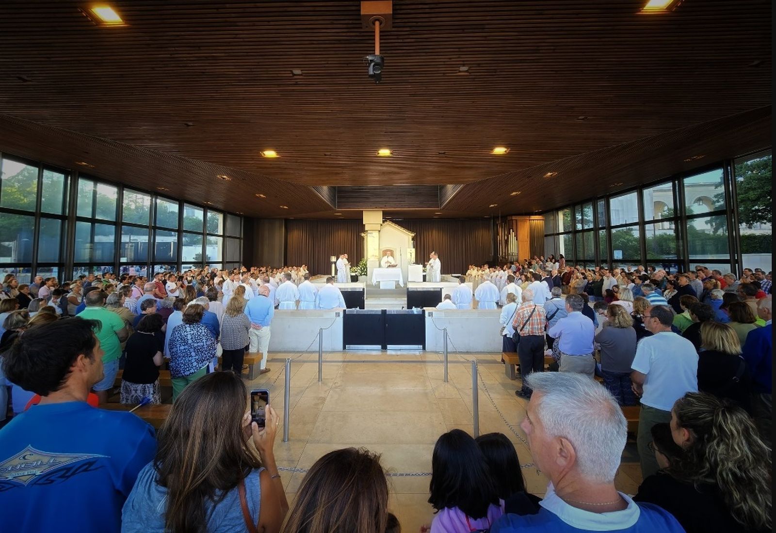 Consagración del clero de Toledo en el santuario de la Virgen en Fátima