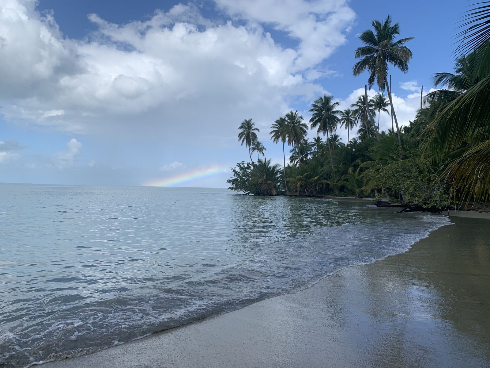 Arco iris en la playa de Miches
