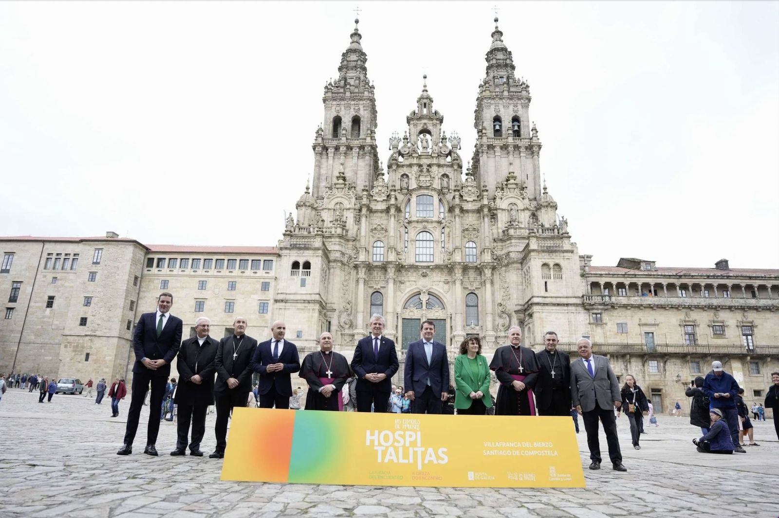 Foto de familia de la inauguración de Hospitalitas en Santiago