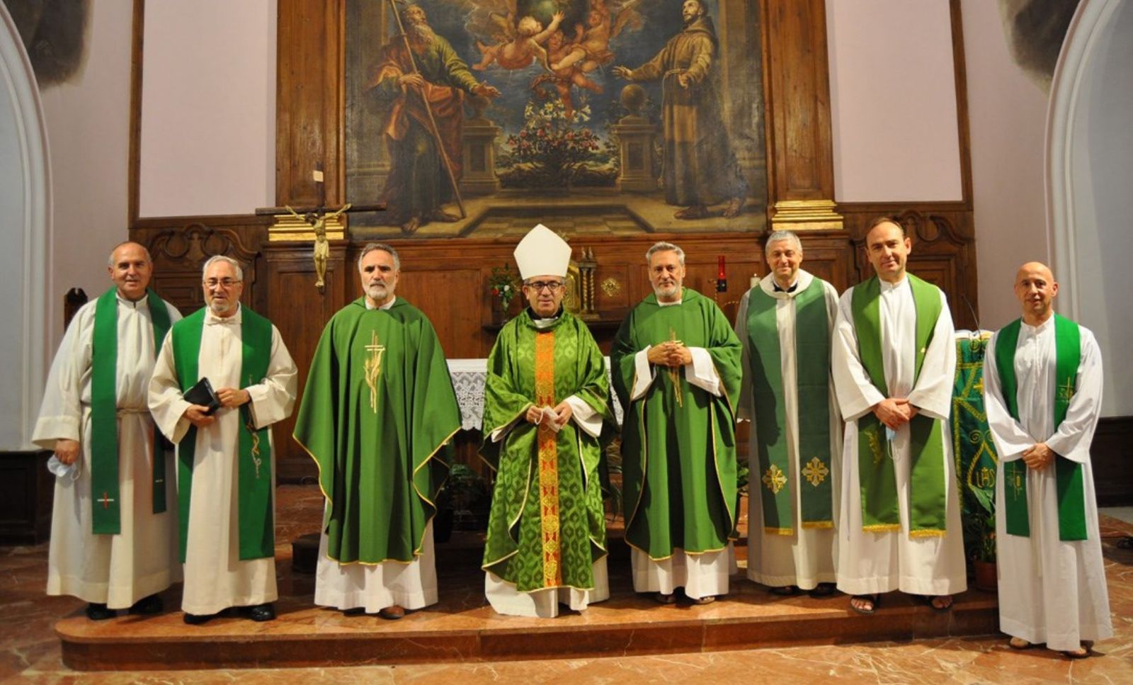 Mon. Argüello con los franciscanos conventuales