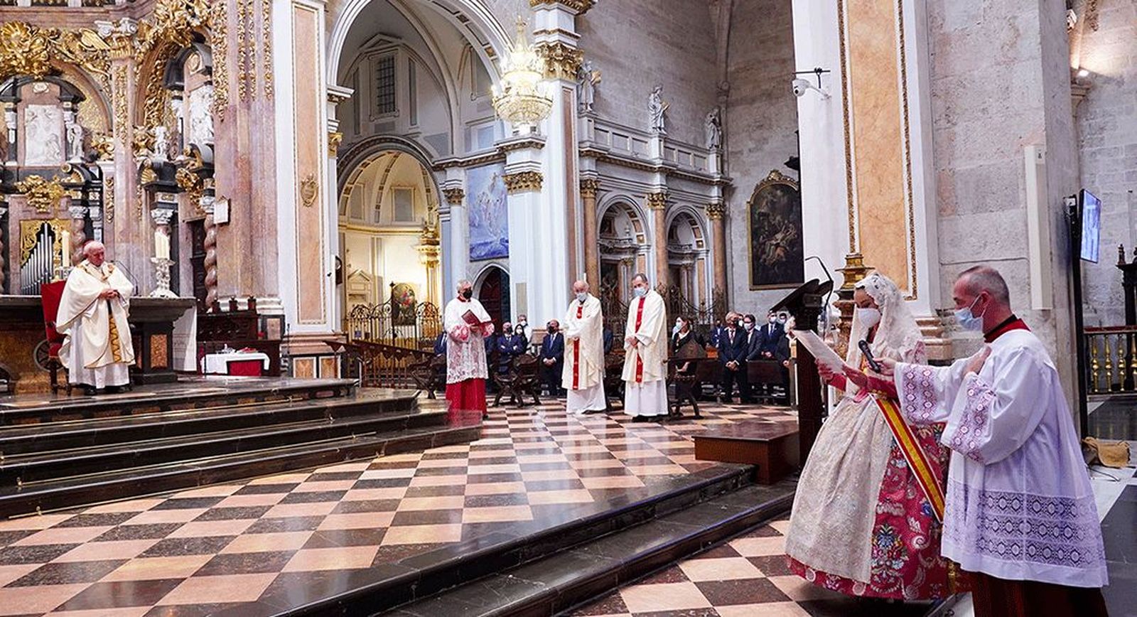 Cañizares, con la fallera mayor