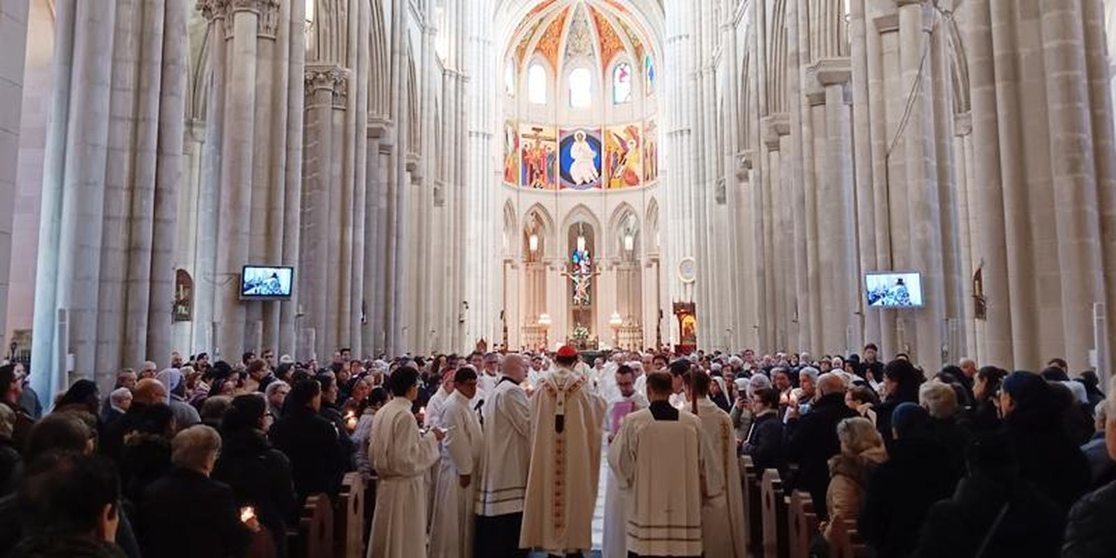 Cobo, en La Almudena, con la vida religiosa
