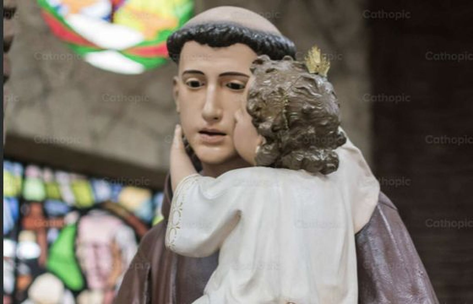 Escultura de San Antonio de Padua