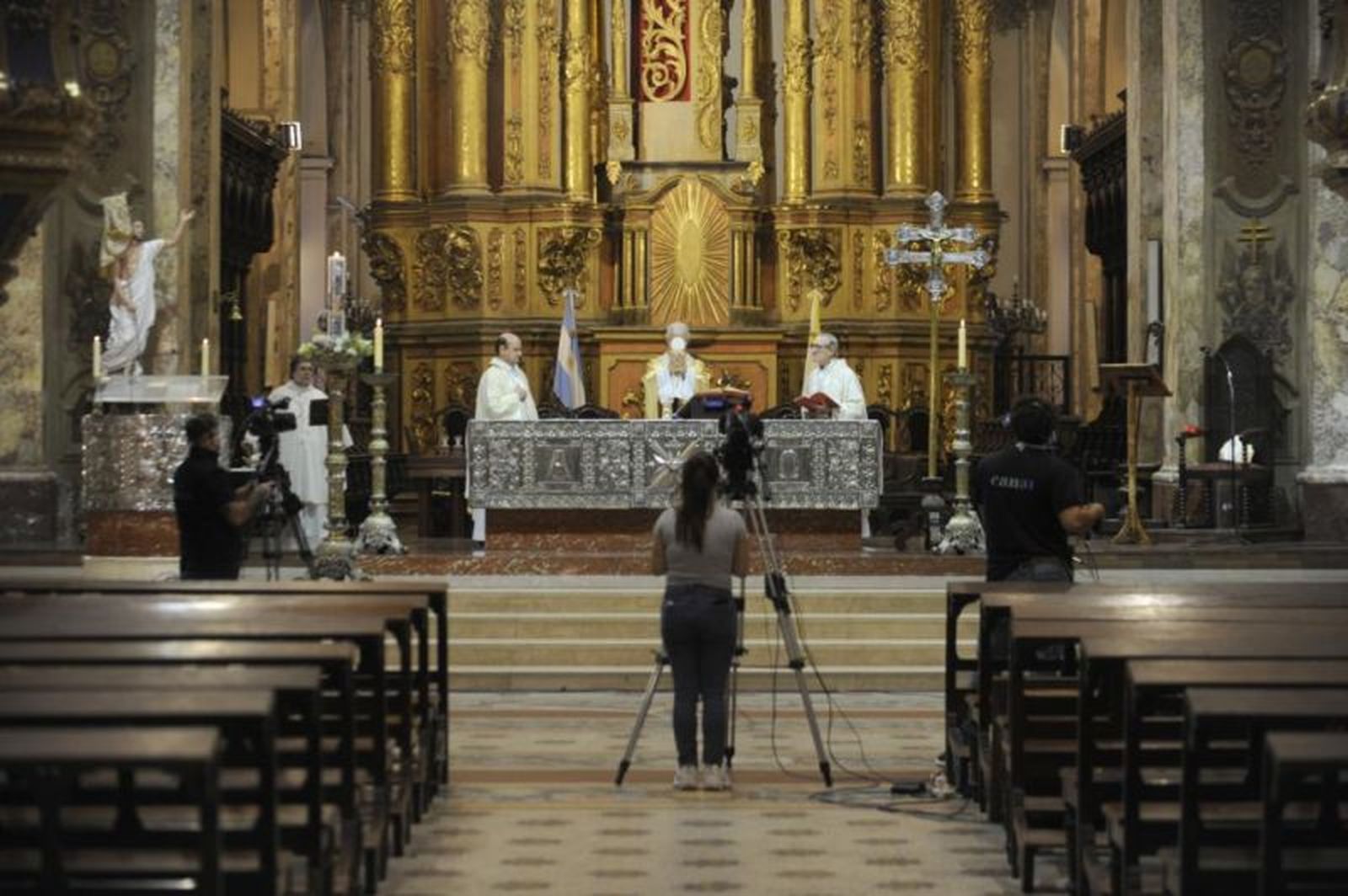 Misa sin fieles en la catedral de Buenos Aires