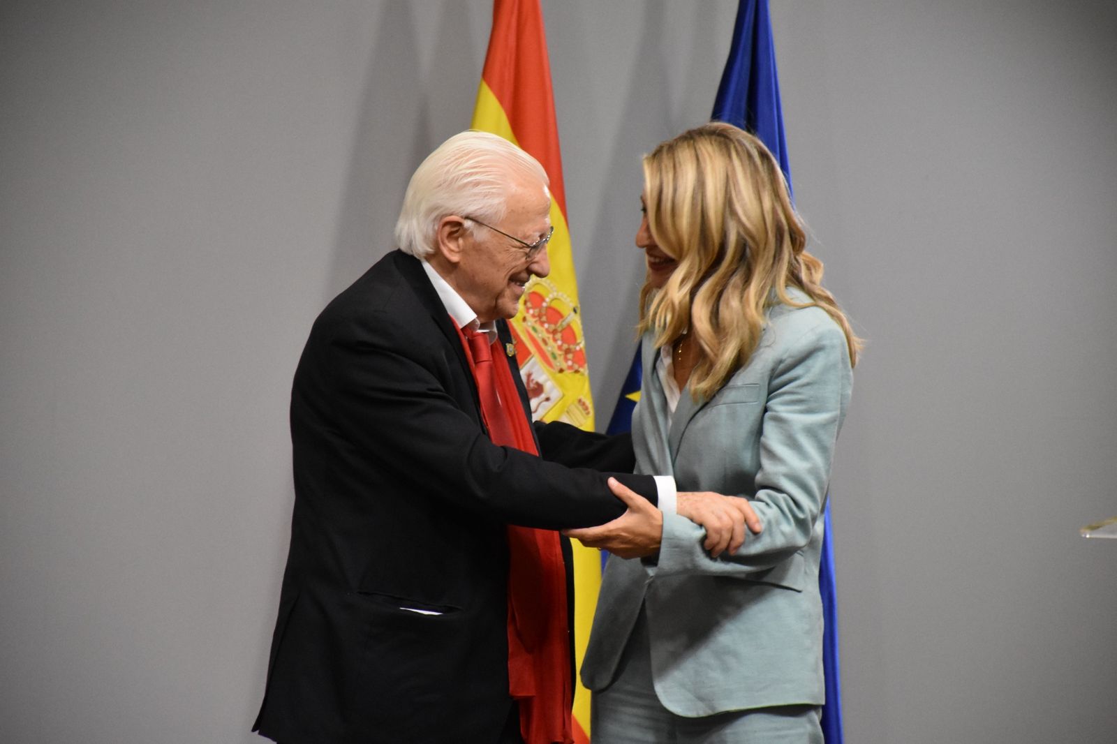 El Padre Ángel, con Yolanda Díaz