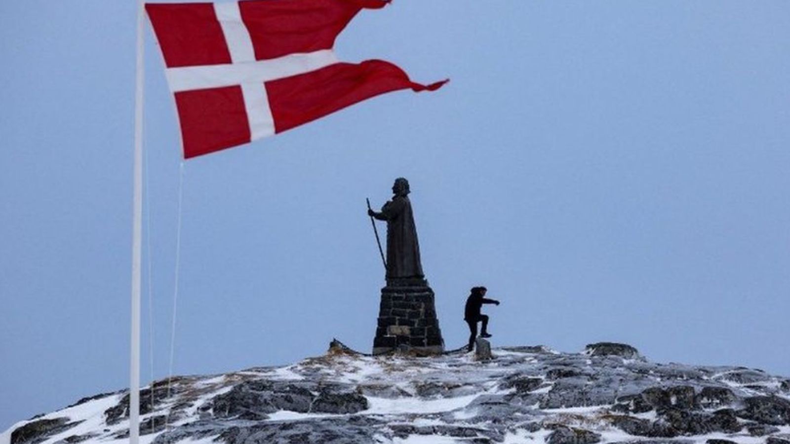 Una bandera de Dinamarca en la capital groenlandesa, Nuuk.