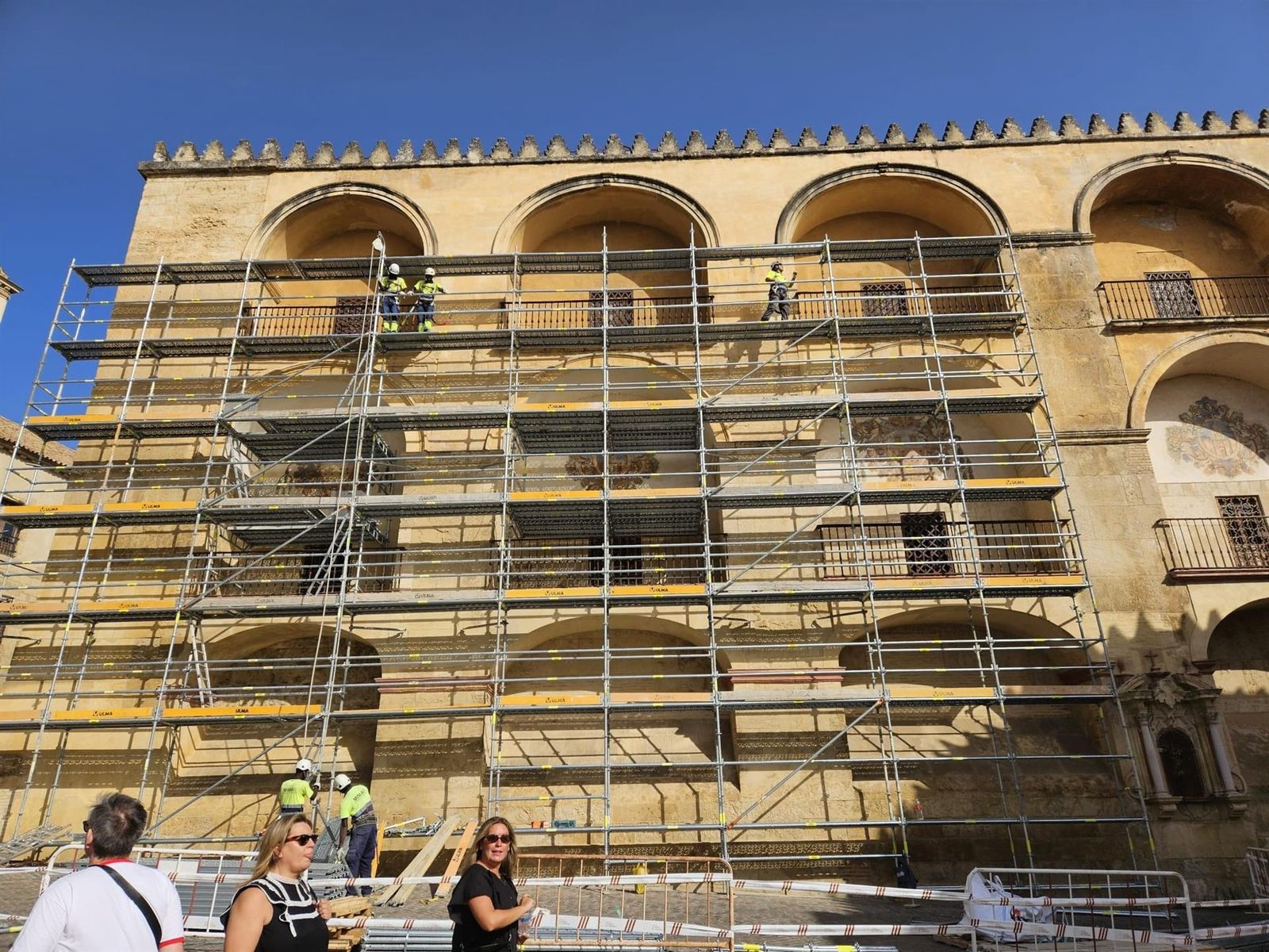 Trabajos en la fachada sur de la Mezquita-Catedral