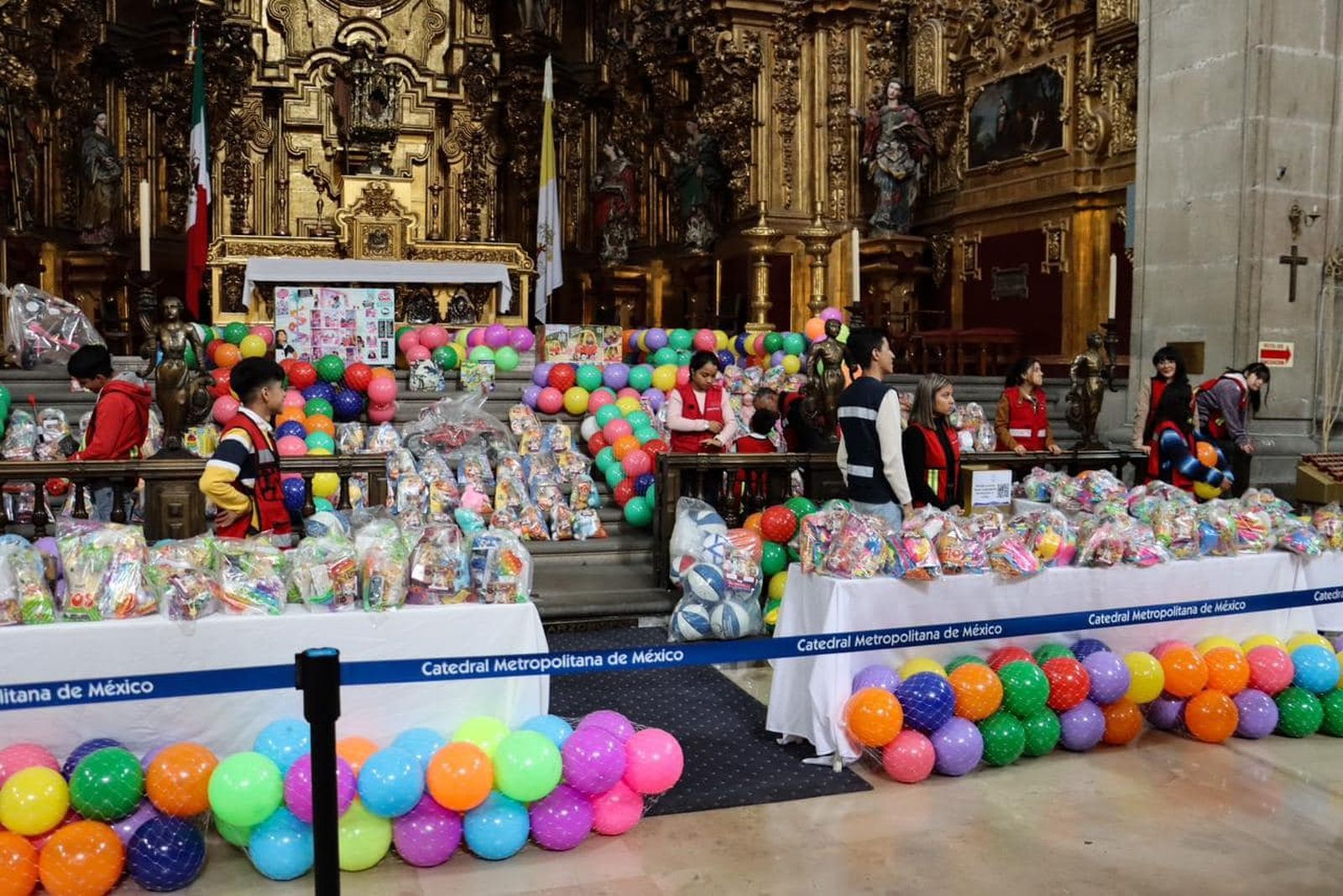 Entrega_juguetes_Catedral