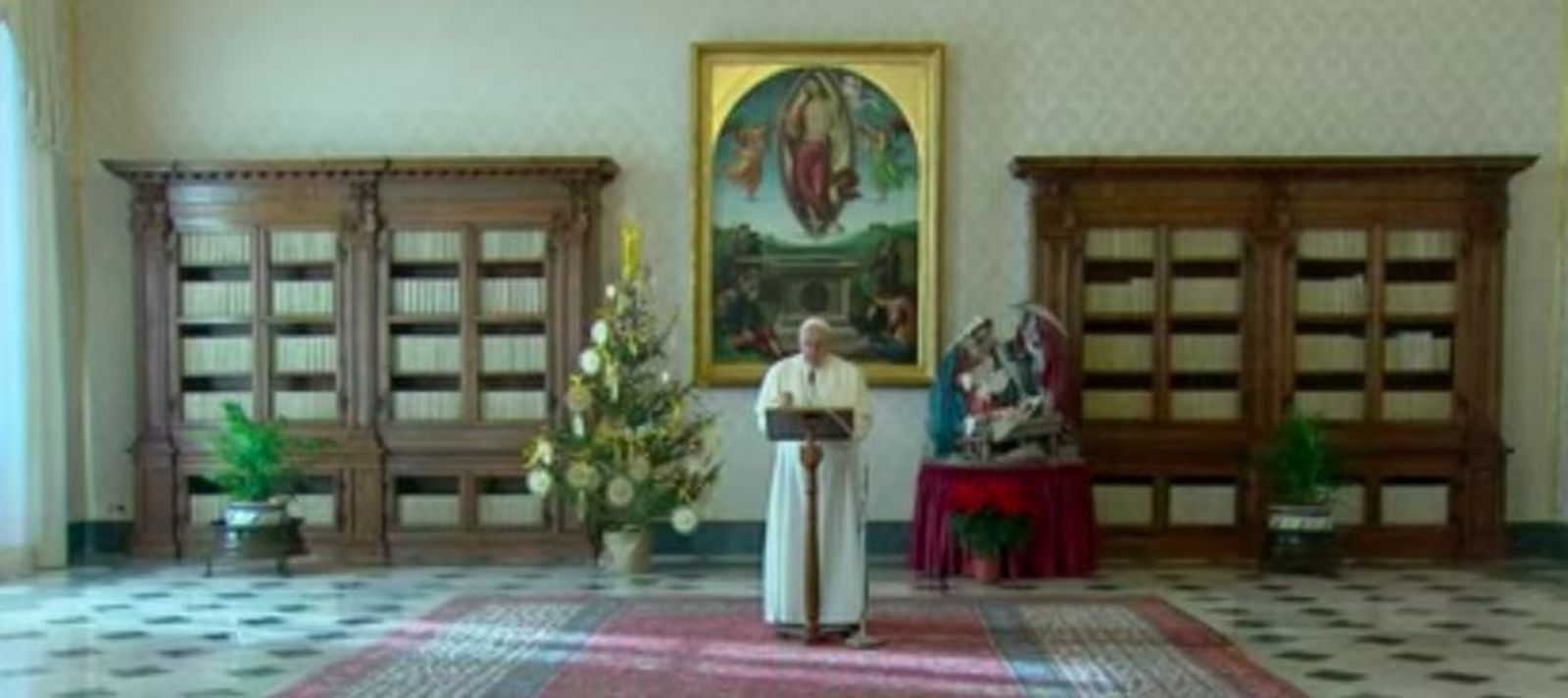 La soledad del Papa en el Angelus